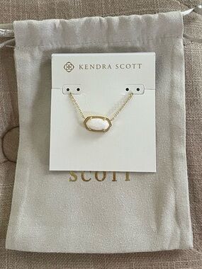NWOT Kendra Scott Elisa Gold Necklace in White Kyocera Opal